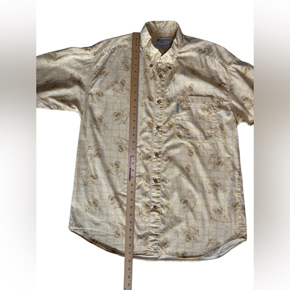 Columbia Shirt Size L Short sleeve Beige Fish Pattern Button Down Cotton - Picture 2 of 11